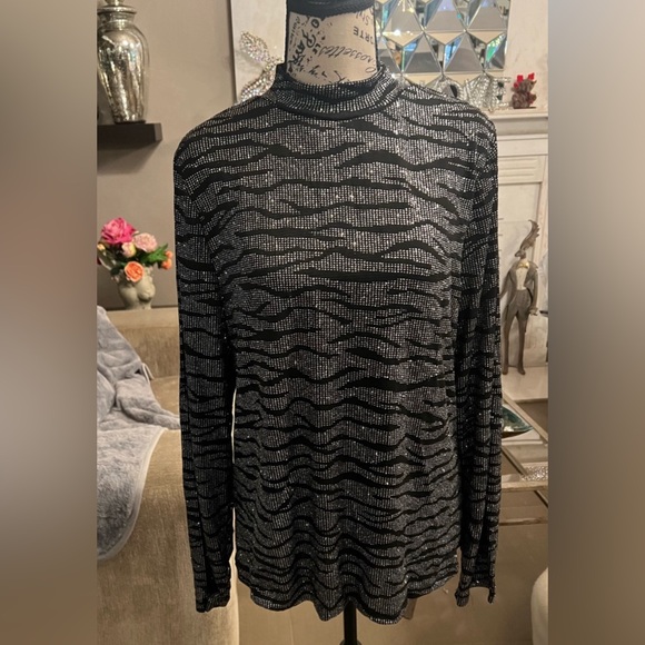 🆕 Beautiful and Sparkly ~ A Love Story Black/Silver Zebra Top - Picture 1 of 15